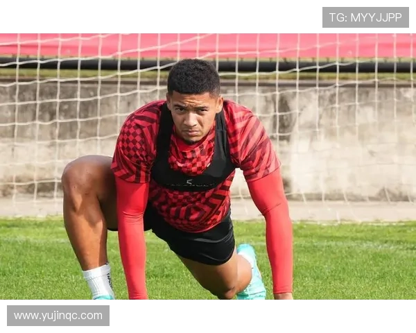 海港队训练照曝光加布里埃尔热情竖大拇指展现团队士气